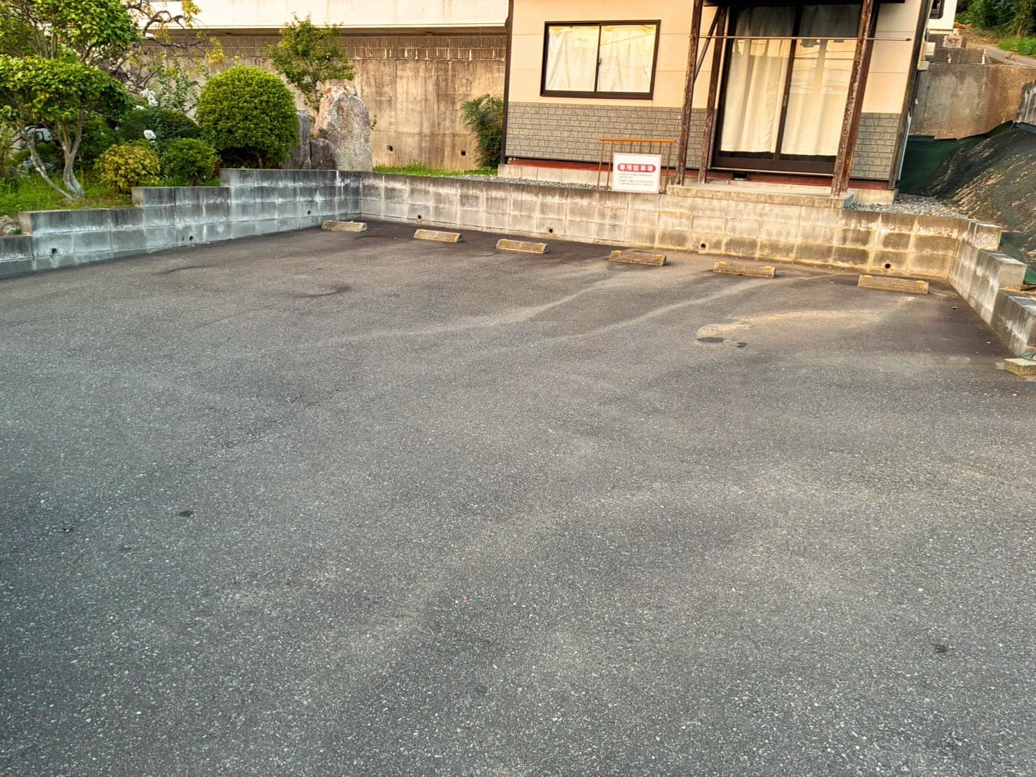 K-labo敷地内の駐車場